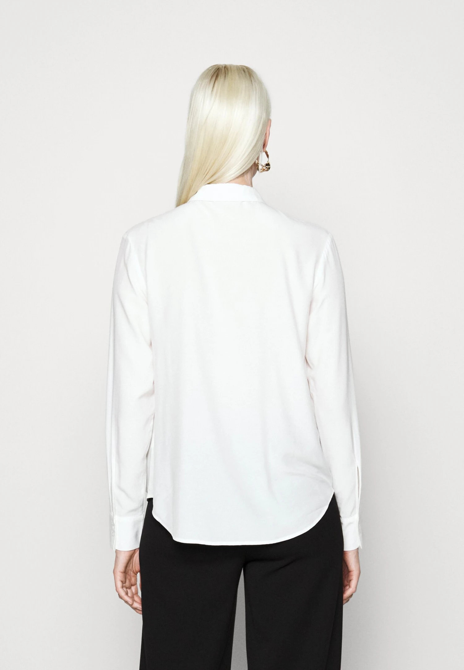 Blouse -White 3 Blouse -White - Afbeelding 3