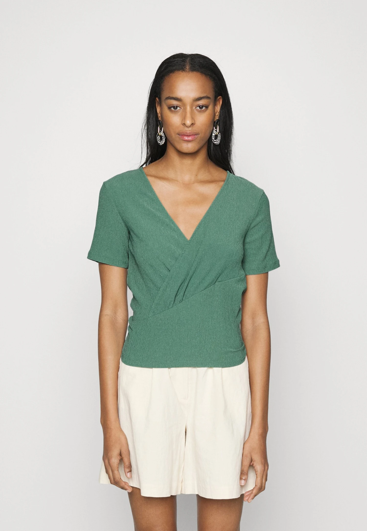 T-Shirt Basic - Dark Green 1 T-Shirt Basic - Dark Green