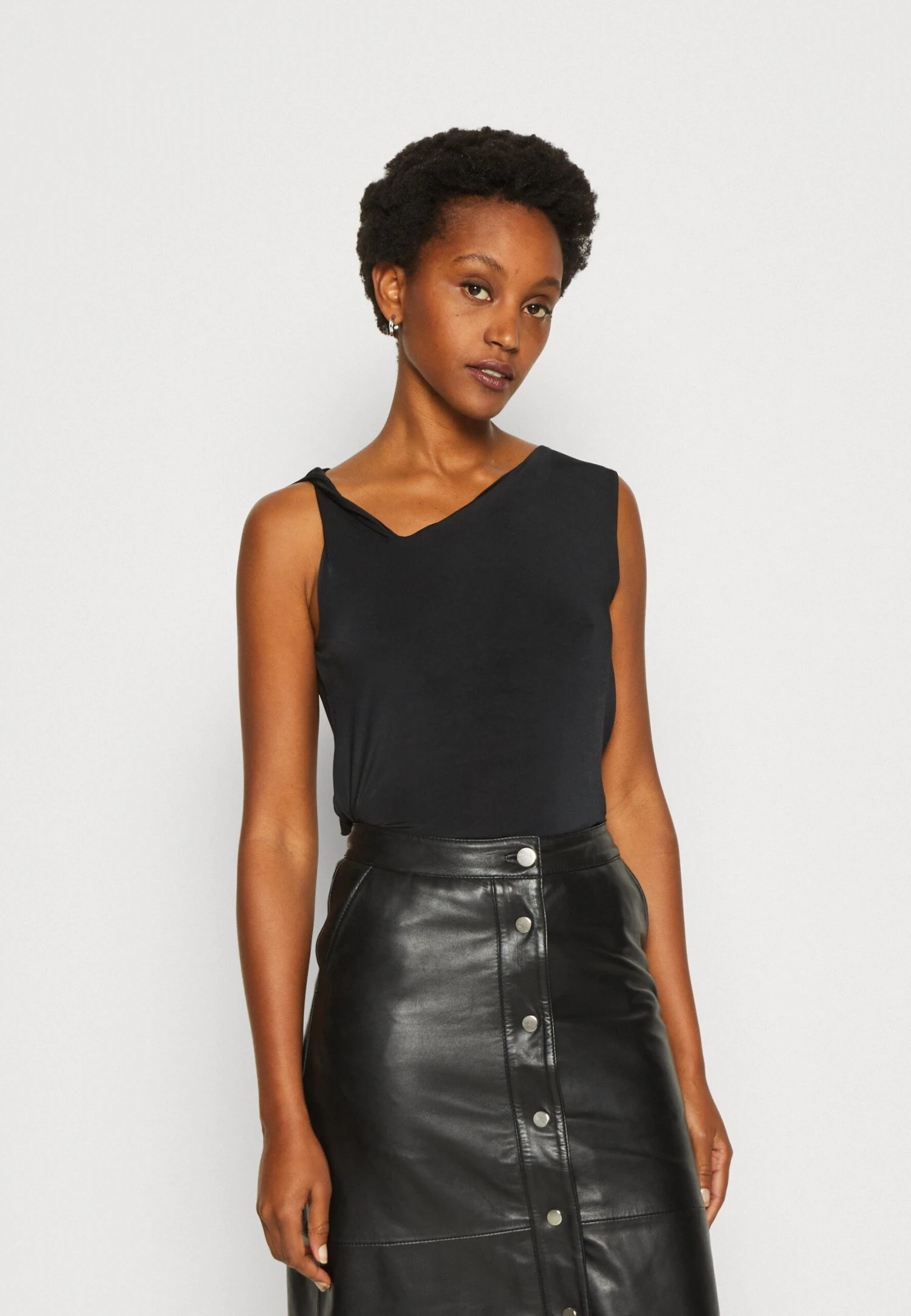 Anna Field Top - Black 1 Anna Field Top - Black
